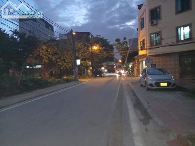 Bán Nhà, Đất Thach Bàn, Cổ Linh. Vỉa hè ô tô tránh. Kinh Doanh