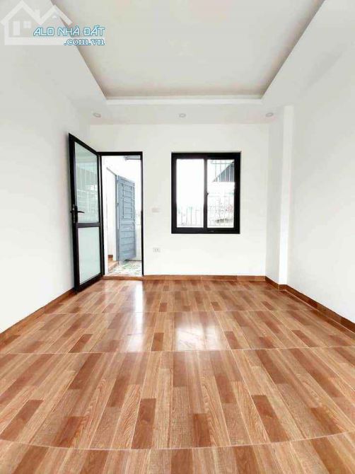 Bán nhà phố Nguyễn Phúc Lai, Dt 32m2 x4 tầng, cách Hồ Hoàng Cầu 200m, giá 4 tỷ 300tr - 2