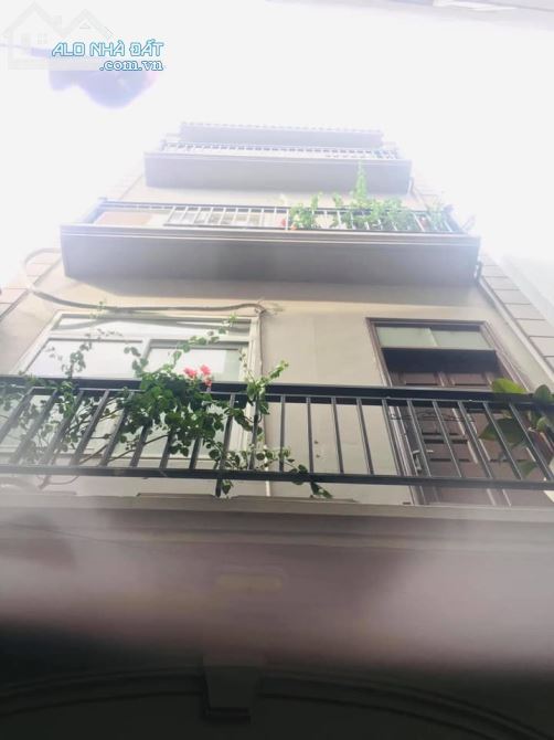 Bán nhà khu phân ĐH Bách Khoa, ngõ 33 Lê Thanh Nghị, 30m2 x 5 tầng, giá 3 tỷ 950tr