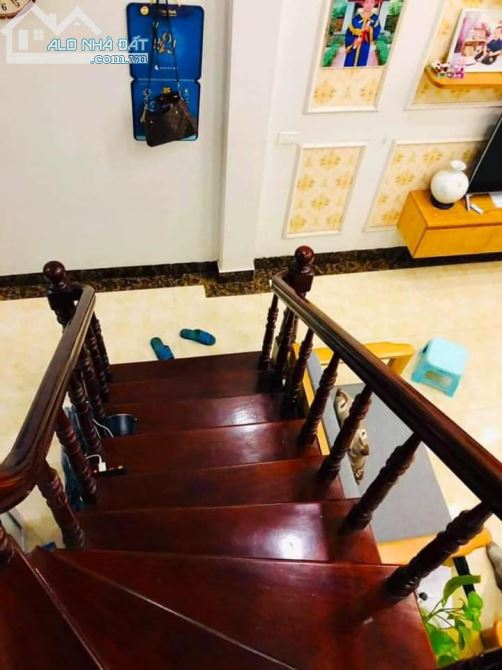 Bán nhà phố Lê Thanh Nghị, gần ngã tư Trần Đại Nghĩa, Dt 35m x4 tầng Mt 4m, giá 4 tỷ 100tr - 2