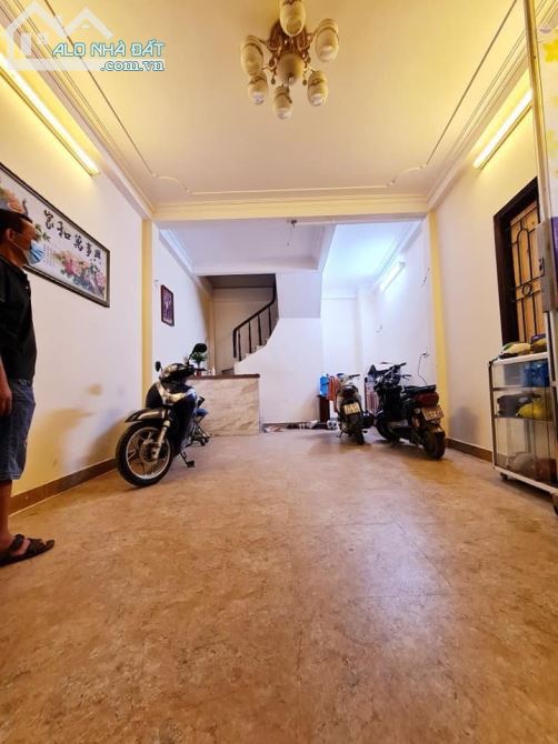 Bán nhà khu phân ĐH Bách Khoa, ngõ 33 Lê Thanh Nghị, 30m2 x 5 tầng, giá 3 tỷ 950tr - 2