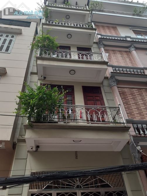 Bán nhà đường Trương Định, gần Ngã tư Tân Mai Dt 40m2 x5 tầng Mt 4m, giá 4,1 tỷ
