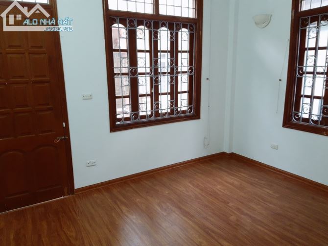Bán nhà đường Trương Định, gần Ngã tư Tân Mai Dt 40m2 x5 tầng Mt 4m, giá 4,1 tỷ - 2