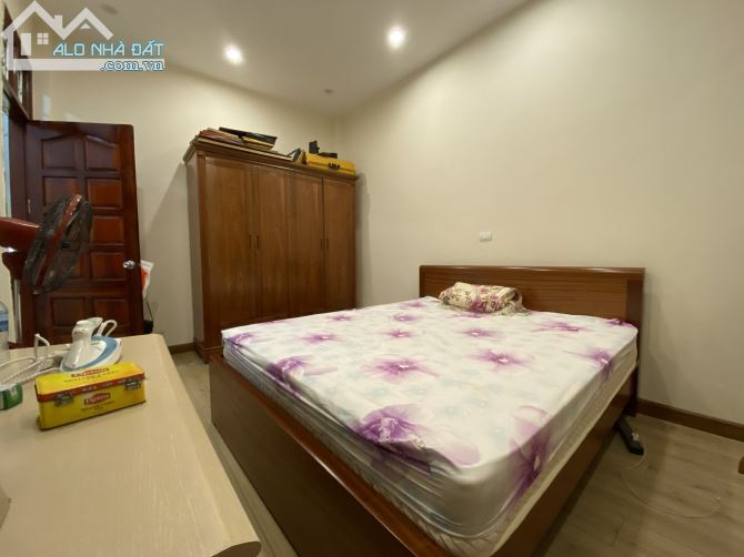 Bán nhà đường Trương Định, gần Ngã tư Tân Mai Dt 40m2 x5 tầng Mt 4m, giá 4,1 tỷ - 3