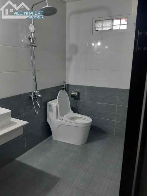 Bán nhà đường Trương Định, gần Ngã tư Tân Mai Dt 40m2 x5 tầng Mt 4m, giá 4,1 tỷ - 5