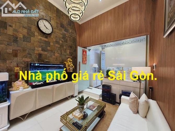Nhà HXH hạ chào 1,5 tỷ, Nguyễn Trãi, Nguyễn Cư Trinh, Q1, 64m2, 2 tầng. Giá tốt