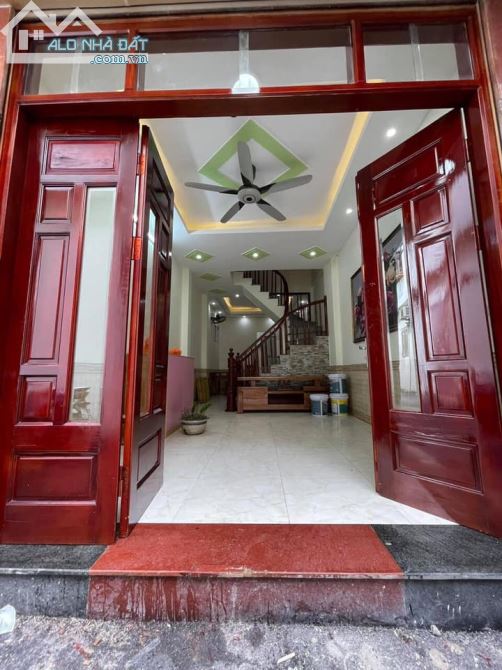 Bán nhà mặt ngõ Đường Láng, gần Ngã tư Sở Dt 43m2 x5 tầng, Mt 4m, giá 5,2 tỷ - 1