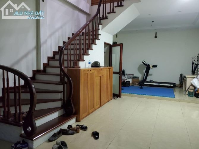 Bán nhà mặt ngõ 502 Đường Láng Dt 40m2 x5 tầng, Mt 4m, giá 5,1 tỷ, Ô tô đỗ cách nhà 15m - 2