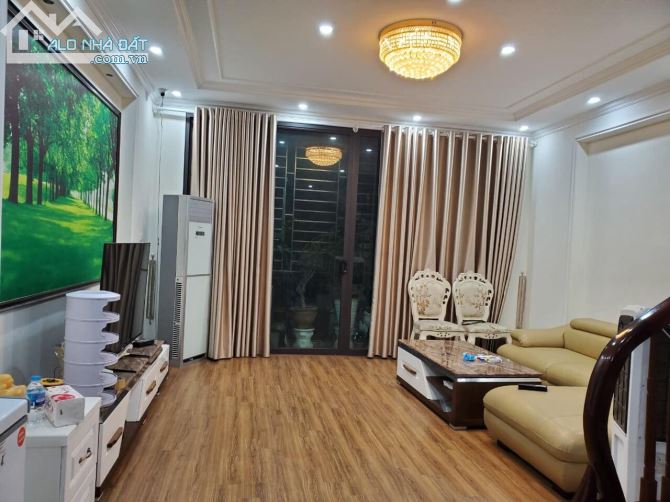 Bán nhà mặt ngõ 502 Đường Láng Dt 40m2 x5 tầng, Mt 4m, giá 5,1 tỷ, Ô tô đỗ cách nhà 15m - 3