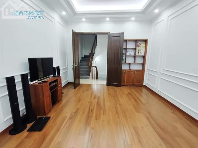 Bán nhà Phố Hoàng Ngân Dt 44m2 x4 tầng , Mt 4m  ngõ rộng thông, giá 5,1 tỷ