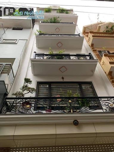 Bán nhà 4 tầng phố Hoàng Ngân, diện tích 50m2, Đầy đủ nội thất, giá 5,1 tỷ