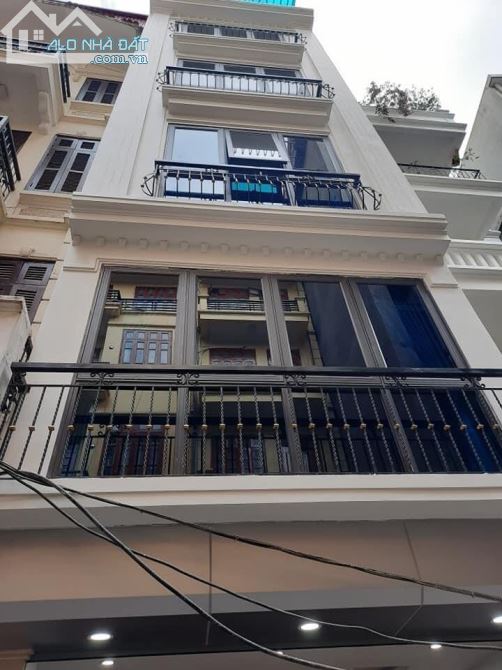 Bán nhà 5 tầng 7 phòng ngủ phố Lê Thanh Nghị Dt 40m2, giá 5 tỷ 800tr