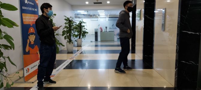 Bán tòa nhà ở Duy Tân. DT 1000m2, XD 12 tầng nổi + hầm. MT 25m, 2 thang máy.  Giá 200 tỷ - 2