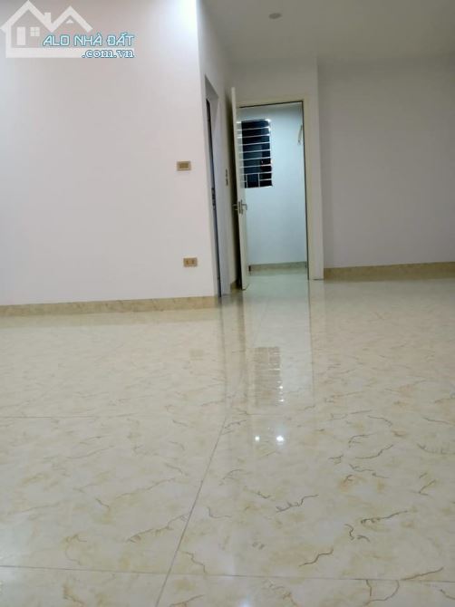 Bán nhà phố Trần Quang Diệu, 60 m2, ô tô đỗ cửa, mặt tiền 5 m, kinh doanh mở văn phòng.