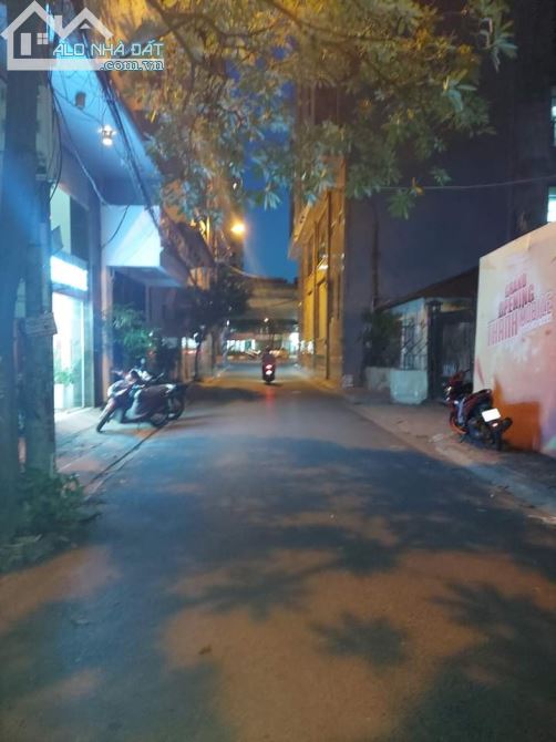 Bán nhà ngõ 102 Khuất Duy Tiến to rộng rãi, cực thích hợp kinh doanh, DT 109m, MT 7.6m