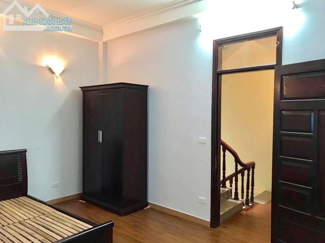 Cần bán nhà Phố Hàng Điếu, 50 m2, 5 tầng, ô tô đỗ cửa, kinh doanh mọi loại hình.
