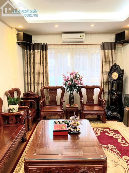 Nhà Phố Cát Linh, 75 m2, ô tô đỗ cửa, kinh doanh được các mặt hàng.