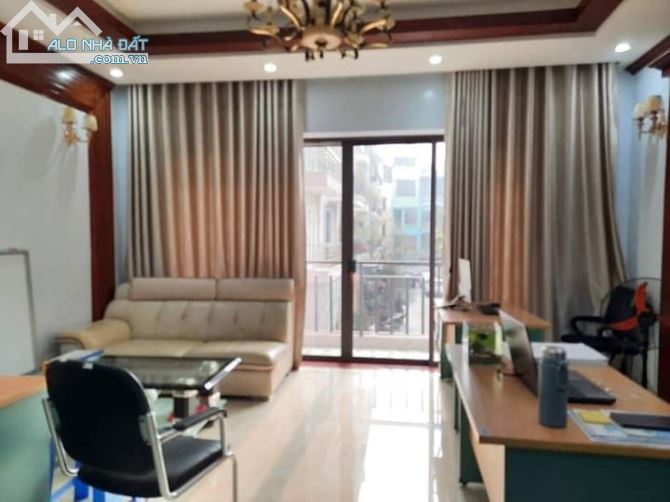 Phân Lô Nguyễn Chí Thanh 100m2, 5 Tầng, MT 5.6m, Gara Ô Tô, Kinh Doanh, Chỉ 27 Tỷ.