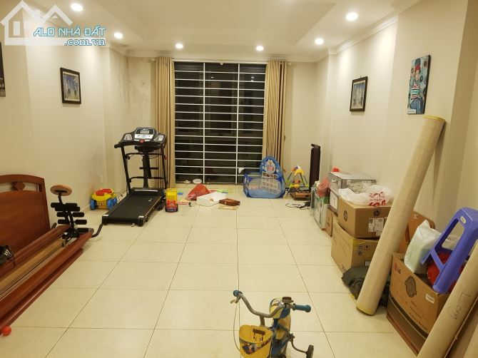 Bán nhà Phố Phan Đình Phùng 55 m2, ô tô vào nhà, mặt tiền 5 m, phố kinh doanh gía 67 tỷ.