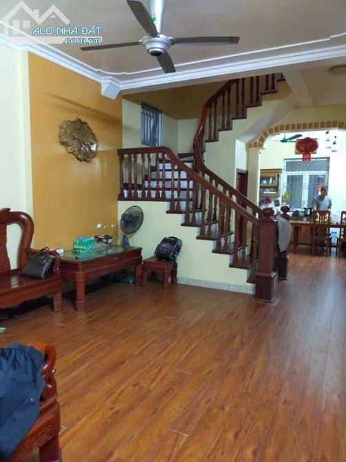 Bán nhà mặt ngõ phố Hoa Lư, Dt 45m2 x5 tầng Mt 4m, giá 7,9 tỷ Ô tô đõ cửa