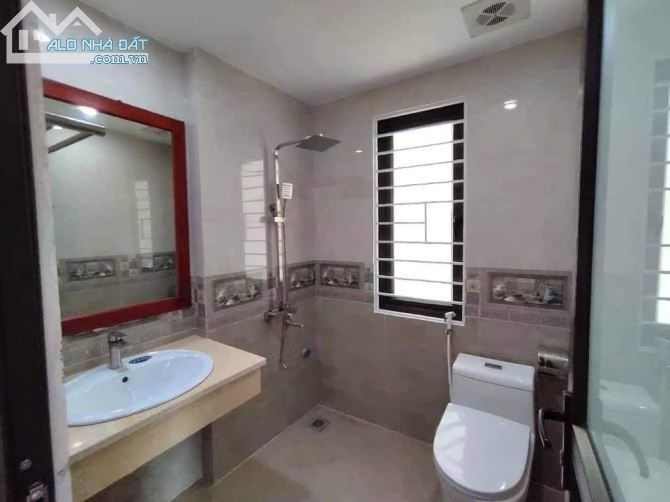 Đàm Quang Trung 33m, 5 tầng,mt 3.5m, 3.1 tỷ. +đối diện aeon TTTM lớn nhất việt nam +gần sâ - 3