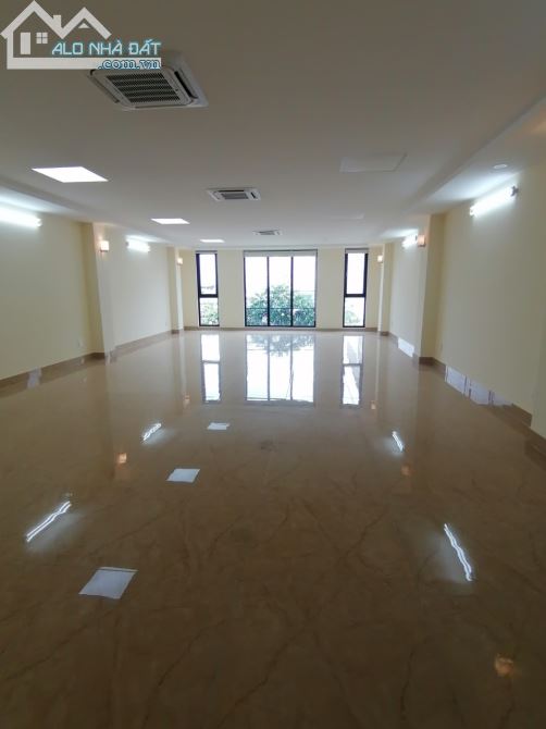 Bán toà nhà mặt công viên Cầu Giấy - Trần Thái Tông Dt 145m2 Mt 7.8m. Giá: 80tỷ - 2
