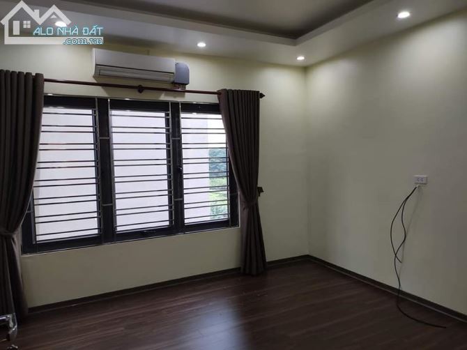 NGÕ THẠCH BÀN 30M, 5 TẦNG, MT 5,3M, 3,5 TỶ. 7 CHỖ ĐỖ CỔNG, TRƯỚC NHÀ QUY HOẠCH CÔNG VIÊN. - 4