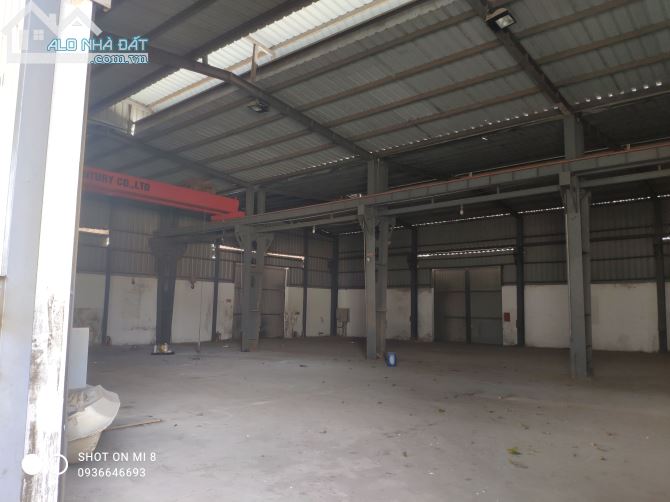 Cho thuê kho xưởng 2500m2 xe công ra vào thuận tiện, gần Lê Thánh Tông