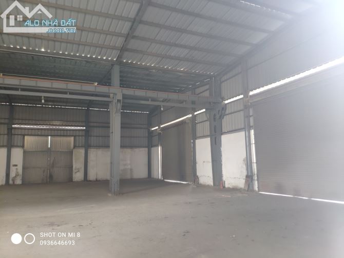 Cho thuê kho xưởng 2500m2 xe công ra vào thuận tiện, gần Lê Thánh Tông - 1