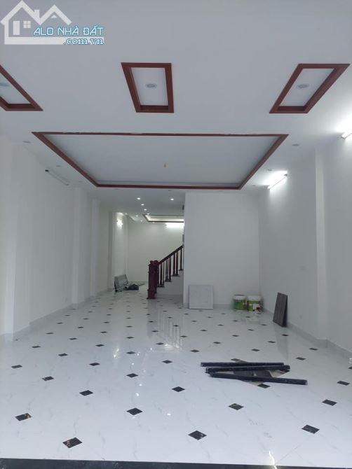 Bán nhà phố Láng Hạ, 99 m2, 5 tầng, MT 4,1m, giá nhỉnh 54 tỷ, ô tô vào nhà, kinh doanh.
