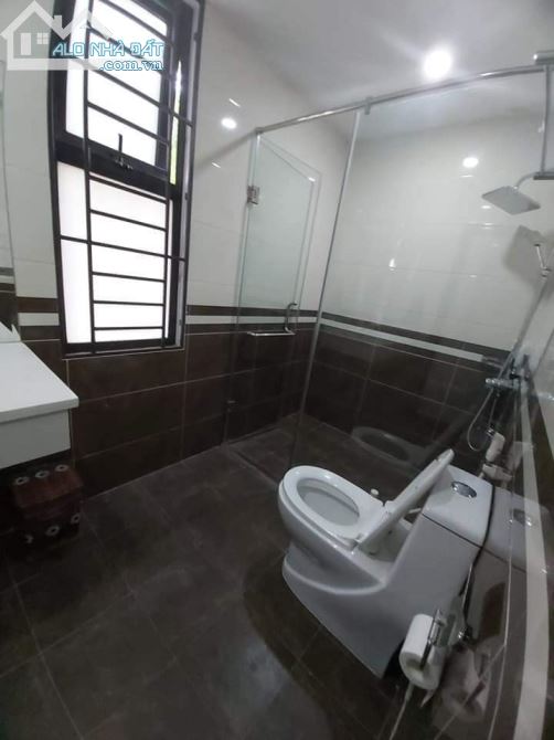 Vũ Đức Thận 34m,  5 tầng, mt 9m, 3.05 tỷ. Hướng: Tây Bắc. + Ngõ  Vũ Đức Thận thông, ô tô - 3