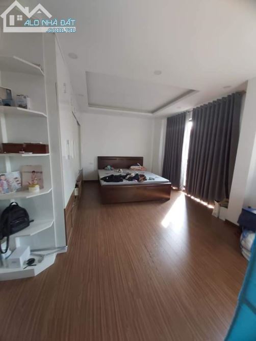 Vũ Đức Thận 34m,  5 tầng, mt 9m, 3.05 tỷ. Hướng: Tây Bắc. + Ngõ  Vũ Đức Thận thông, ô tô - 4