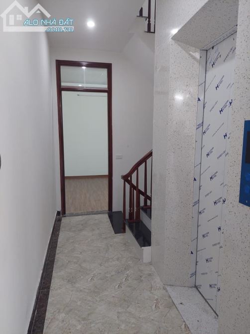 Nhà bán Phố Bà Triệu 282 m2, ô tô vào nhà, kinh doanh được các mặt hàng cao cấp.