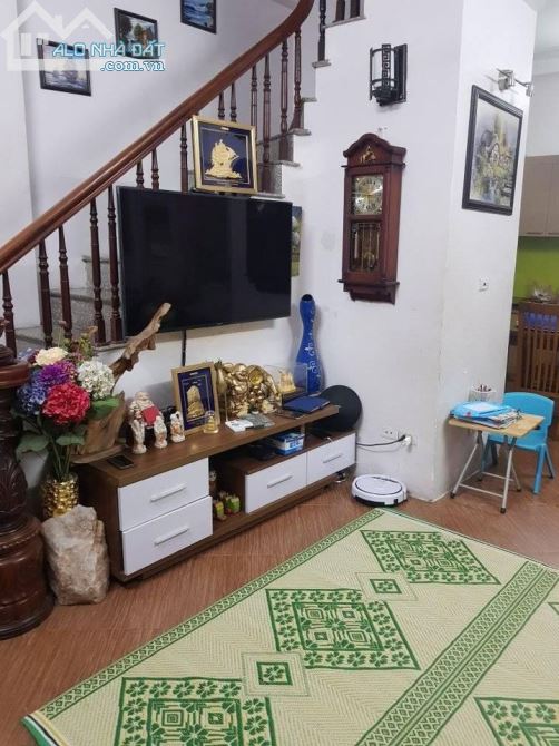 Bán nhà phố Chùa Láng, diện tích 33m2 x4 tầng, Ngõ rộng thông, giá 3,5 tỷ - 2