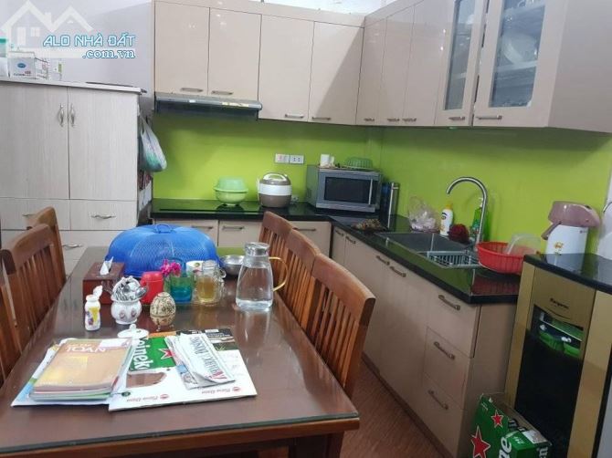 Bán nhà phố Chùa Láng, diện tích 33m2 x4 tầng, Ngõ rộng thông, giá 3,5 tỷ - 3