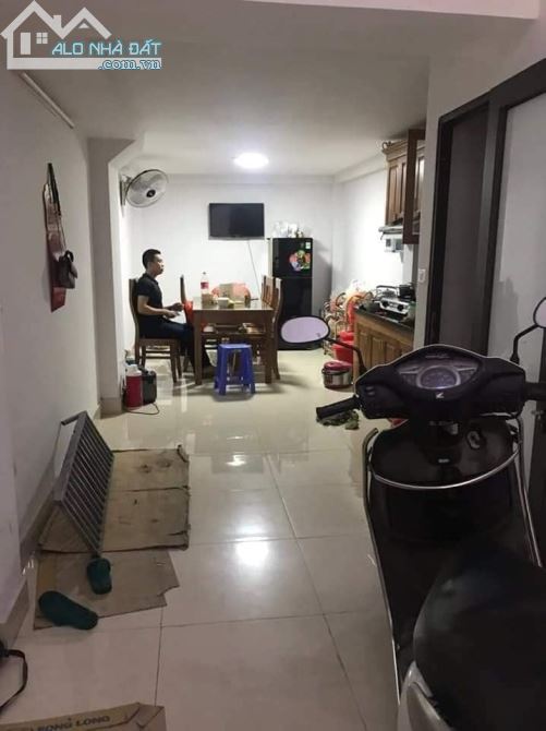 Bán nhà 4 tầng Đường Láng tích 33m2, nhà đẹp đầy đủ nội thất, giá 3,8 tỷ - 1