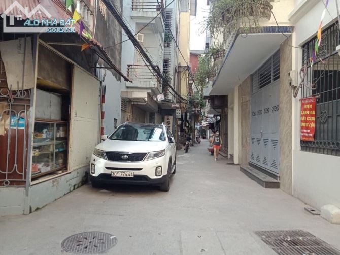 Bán nhà 5 tầng khu phân Lô cách Hồ Phương Mai 50m, Ô tô vào nhà, giá 5 tỷ 200tr
