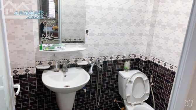 Bán nhà phố Minh Khai, Dt 35m2 x5 tầng, Mt 4m,Ngõ rộng, thông, giá 3,4 tỷ - 4