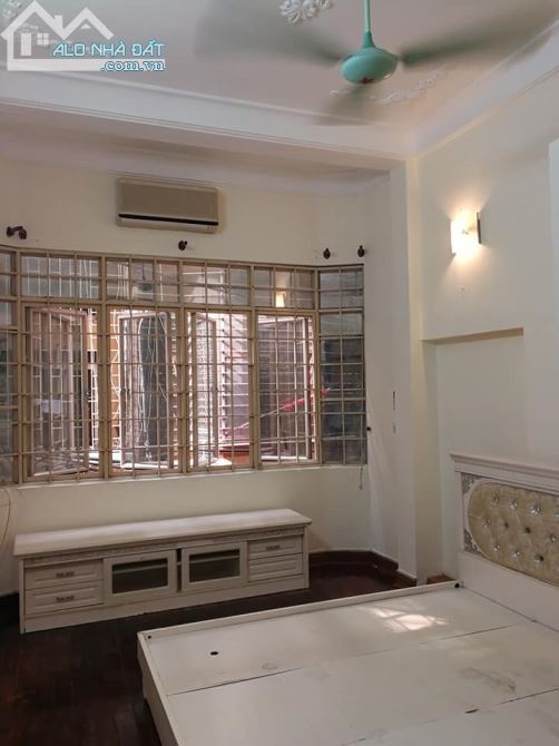 Bán nhà 5 tầng khu phân Lô cách Hồ Phương Mai 50m, Ô tô vào nhà, giá 5 tỷ 200tr - 5
