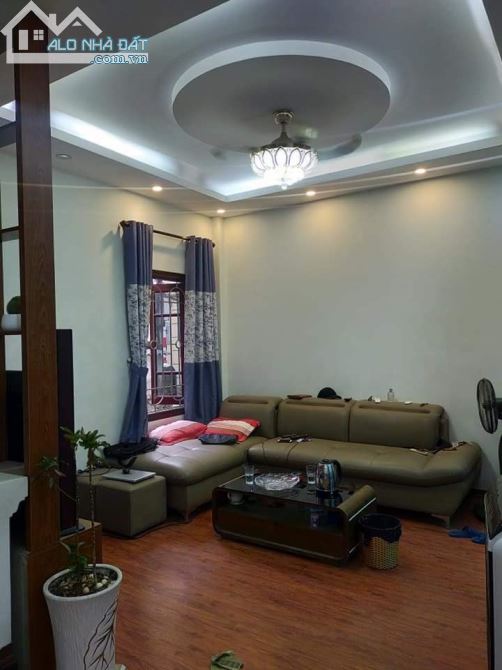 Siêu rẻ, Ngõ Lâm Du 70m, 3 tầng, mỹ 7.6m,  4.3 tỷ.  + Vị trí cách cầu Chương Dương 300m, - 2