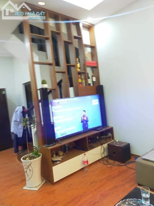Siêu rẻ, Ngõ Lâm Du 70m, 3 tầng, mỹ 7.6m,  4.3 tỷ.  + Vị trí cách cầu Chương Dương 300m, - 3