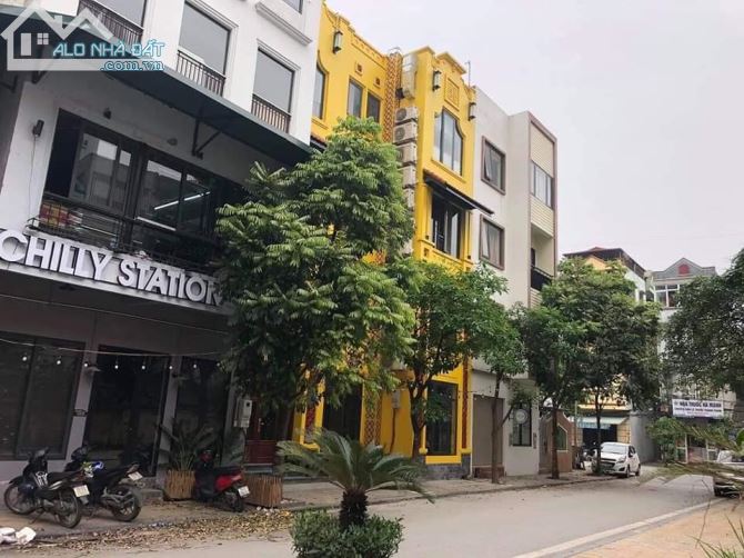 LIỀN KỀ KĐT TIMES CITY. LÔ GÓC. CHO THUÊ 50TR/THÁNG - DT 95M2, 4 TẦNG, MT 11M - GIÁ 21 TỶ - 3