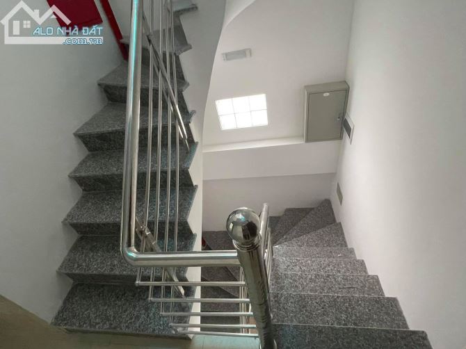 Bán nhà Phố cổ Nguyễn Hữu Huân, 87 m2, 6 tầng, MT 6 m, giá 115 tỷ, kinh doanh cao cấp.