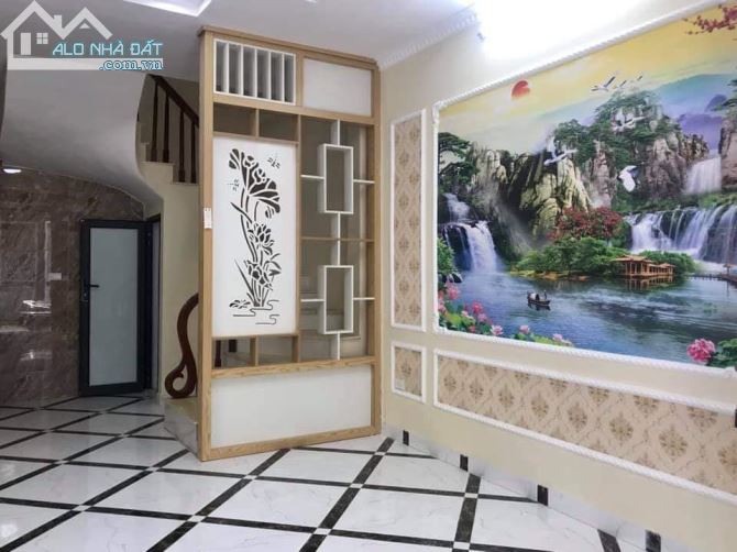 Cổ Linh(Ngọc Trì) 32m, 5 tầng, 2.55 tỷ.