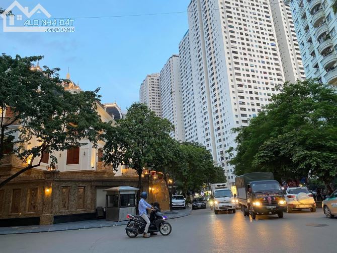 BÁN GẤP BIỆT THỰ LIỀN KỀ CHUNG CƯ SKYLINE MINH KHAI LÔ GÓC 100m X 5 tầng.