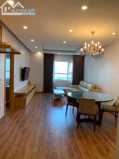 Cho thuê gấp căn hộ cao cấp Golden Place Mễ Trì 3PN 125m2 Full cực rẻ chỉ 18 triệu/tháng.