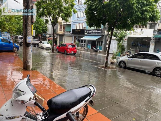 Cho thuê nhà dương khuê 45m2 4 tầng 1 tum 4 phòng ngủ giá 20tr