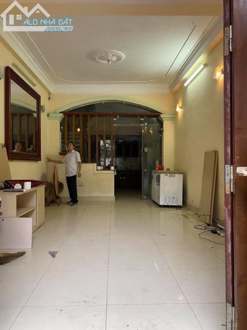 Cho thuê nhà dương khuê 45m2 4 tầng 1 tum 4 phòng ngủ giá 20tr - 1