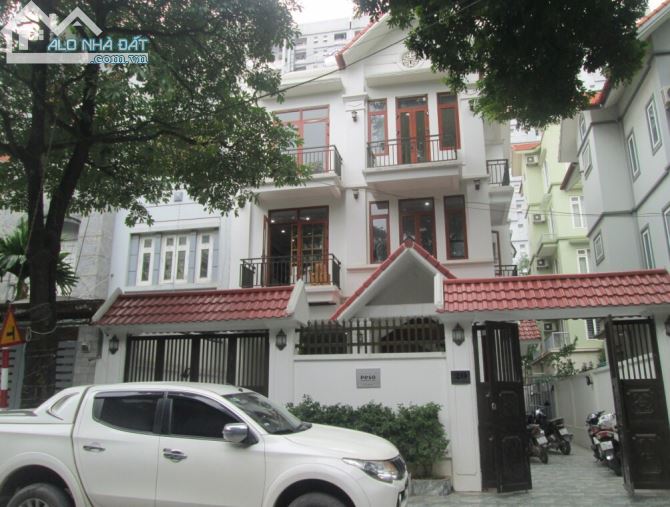 BÁN GẤP NHÀ VƯỜN - 2 VỈA HÈ - VIEW VƯỜN HOA - ĐƯỜNG Ô TÔ TRÁNH 120m2 5 tầng.