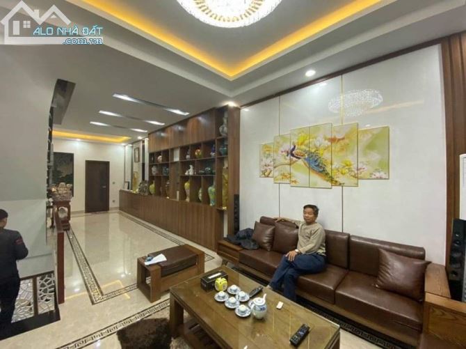 NHÀ VÍP PHỐ CÁT LINH - HÀO NAM DT62m2 MẶT TIỀN RỘNG, KINH DOANH